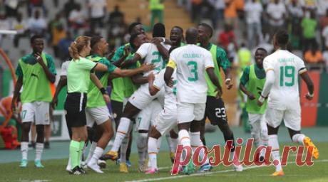 Сенегал победил Камерун и пробился в 1/8 финала Кубка Африки по футболу. Сборная Сенегала нанесла поражение команде Камеруна в матче групповой стадии Кубка африканских наций по футболу 2023 года. Читать далее