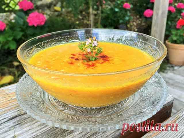 Суп из нута Вегетарианский суп из нута: приготовление Разогреть духовку до 220С. Добавить кубики моркови в миску и смешать с 1 ст. л. оливкового масла, паприкой и солью.