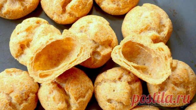 Заварное тесто на растительном масле - получится у каждого Ингредиенты: вода - 100 мл.растительное масло - 100 мл.сольмука - 100 г.яйца - 3 шт.Приготовление:1. В ковш с толстым дном наливаем воду, растительное масло, добавляем щепотку соли и отправляем на пли...