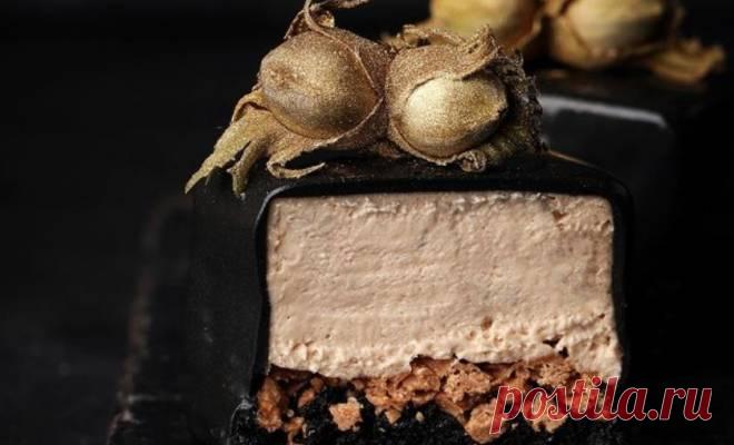 Пирожное брауни с крем-муссом и фундучным пралине