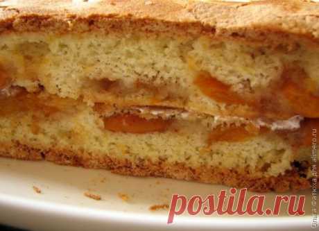 Торт со свежими абрикосами и корицей