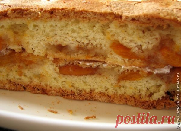 Торт со свежими абрикосами и корицей