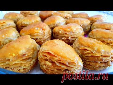 СЛОЙКИ НА КЕФИРЕ!НАПОЛЕОН!СЪЕДАЕТСЯ ДЕСЯТКАМИ!ПАЛЬЧИКИ ОБЛИЖЕШЬ!ВЫПРОСИЛА РЕЦЕПТ уКОНДИТЕРАизКОФЕЙНИ САМЫЙ ПРОСТОЙ РЕЦЕПТ.
Наливаем в миску кефир, сыпем сахар, соль.
Перемешиваем и добавляем сметану или густые сливки.
Все перемешиваем.
Добавляем соду и снова перемешиваем.
Вбиваем яйца.
Добавляем подсолнечное масло.
Муку просеиваем.
Вымешиваем тесто.
Оно должно получиться мягким.
Отставляем в сторону и готовим начинку.
Фарш можно любой.
У меня был из индюшки.
Мелко режем репчатый лук и обжарива…