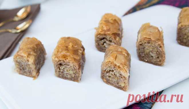Пахлава с грецкими орехами
Вкуснейшая восточная сладость Пахлава из тонкого слоеного теста с грецкими орехами в сахарно-медовом сиропе.