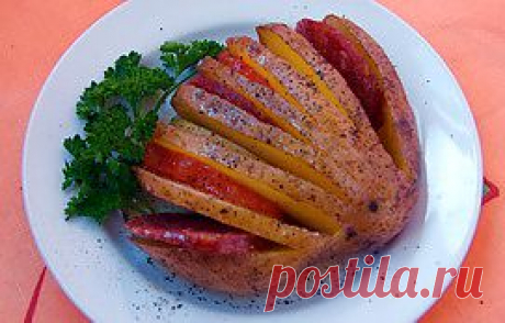 Картофельный веер с овощами и колбасой в фольге - домашние рецепты с фото