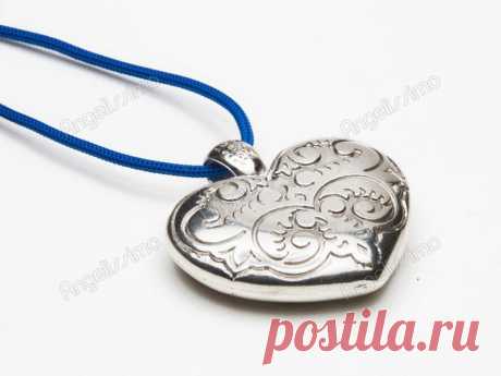 Кулон в форме сердца на синей нити от Amorem