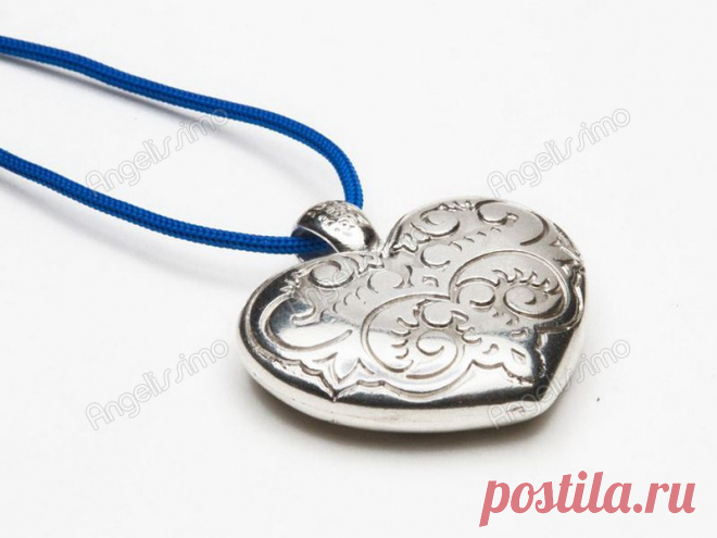 Кулон в форме сердца на синей нити от Amorem