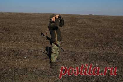 Украинский дрон-камикадзе взорвался в российском регионе. Вооруженные силы Украины (ВСУ) атаковали при помощи дрона-камикадзе село Графовка Краснояружского района Белгородской области. По его словам, пострадавших в результате удара нет, однако взрыв повредил инфраструктурный объект связи. На месте работают аварийные службы, которые ликвидируют последствия атаки.