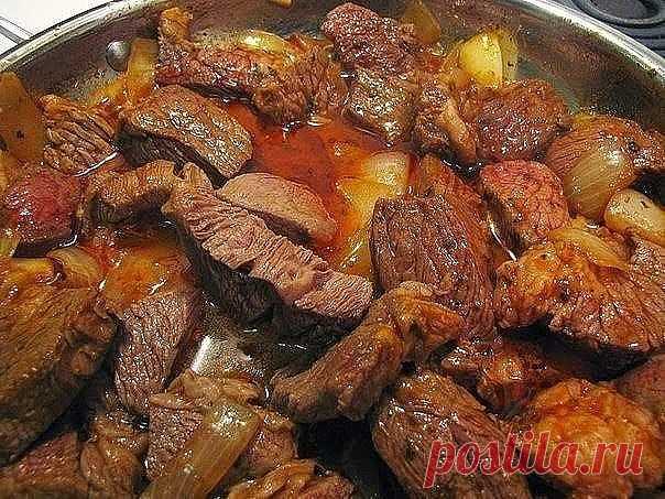 25 рецептов. Готовим второе:
1. Вкусный домашний гуляш

2. Венгерский гуляш

3. Белая фасоль в томатном соусе с 