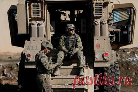 Стало известно о попытках убедить Вашингтон уйти с Ближнего Востока. Высокопоставленные чиновники еще со времен президентства Барака Обамы пытались убедить президентскую администрацию уйти с Ближнего Востока, чтобы перенаправить силы на сдерживание России и Китая, пишет Politico. Авторы отмечают, что за последние годы Вашингтон действительно уменьшил свое присутствие в регионе.