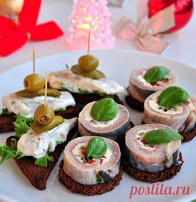 Рулеты из сельди с плавленым сыром и горчичной селёдкой — Домашние заботы