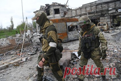 В России захотели признать ветеранами воевавших за Донбасс с 2014 года. Рабочая группа по вопросам специальной военной операции (СВО) внесла в Госдуму законопроект о наделении статусом ветеранов боевых действий жителей республик Донбасса, входивших в воинские формирования с 2014 года и уволившихся до вступления субъектов в состав России.