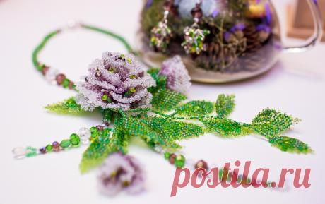 УРОК 4. Мозаичный жгут и завершение колье "Пион" Здравствуйте уважаемые мастера, приветствую вас на 4 заключительном уроке по созданию колье “Пион”. Сегодня мы сплетем основу из жгутов и разместим на них все элементы которые создали на предыдущих уроках, и получим уже завершенное колье. Предлагаю для удобства разделить наш сегодняшний урок на 2 части. 1. Часть урока. Мозаичный жгут для основы Нам понадобится сделать с вами 2 жгута разной…