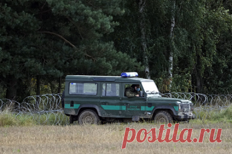 Полиция Германии задержала на границе с Польшей 50 неонацистов с мачете. Сотрудники правоохранительных органов задержали 50 ультраправых экстремистов на границе Германии и Польши. Сообщалось, что у неонацистов изъяли перцовый баллончик, штык, мачете и дубинки. Полиция установила причастность задержанных к правой экстремистской партии III. Weg, которая призвала их пересечь границы.