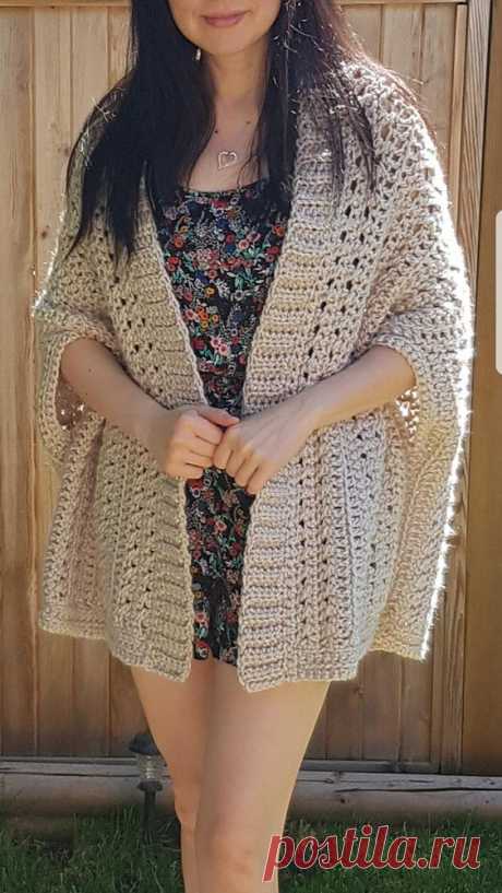 Trendy and easy shrug designed with simplicity in mind, this fold over shrug is a must have in your project list! Designed using super bulky yarn, this shrug is fast and easy to make. Designed as…