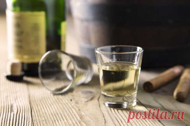 🍹 Рецепты рома в домашних условиях из самогона: лучшие способы приготовить капитанский ром дома! 🍹🌴Погрузитесь в атмосферу тропиков с домашним ромом! Этот рецепт с карамелью, дубовой щепой, ванилью и кофе создаст незабываемый вкус. Попробуйте сейчас! 🏝️💃