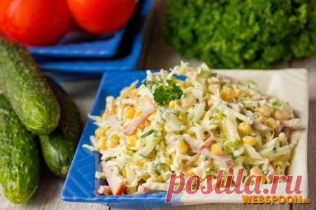 Салат, шокирует всех
Удивите своих гостей. это не оливье, но бомбический салат
Для салата
400-500 гр. ветчины.
1 велок китайской капусты (литья оставить для выкладки на дно посуды)., остальное порезать соломкой
5 яиц
1 б. кукурузы,
1 б. шампиньенов.
1 б. ананасов
2-3 огурца свежих,
1 ветка винограда ,  без косточек.(черный). виноград идет в салат целиком ягодами
:для заправки 1,5 пачки майонеза 1=250 гр. , 1 ст. взбитых сливок.(порошок сливок с молоком )