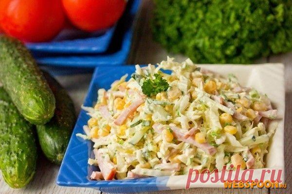 Салат, шокирует всех
Удивите своих гостей. это не оливье, но бомбический салат
Для салата
400-500 гр. ветчины.
1 велок китайской капусты (литья оставить для выкладки на дно посуды)., остальное порезать соломкой
5 яиц
1 б. кукурузы,
1 б. шампиньенов.
1 б. ананасов
2-3 огурца свежих,
1 ветка винограда ,  без косточек.(черный). виноград идет в салат целиком ягодами
:для заправки 1,5 пачки майонеза 1=250 гр. , 1 ст. взбитых сливок.(порошок сливок с молоком )