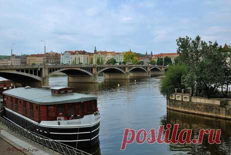 Prague : Jiráskův most ( bridge ) / KLOTYLDA Boat Hotel | Flickr - Photo Sharing!