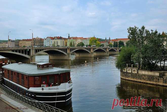Prague : Jiráskův most ( bridge ) / KLOTYLDA Boat Hotel | Flickr - Photo Sharing!