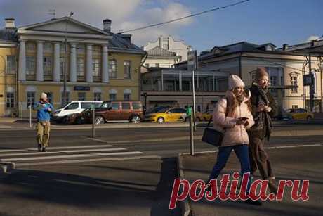 Якубович назвал москвичей зажравшимися. Советский и российский телеведущий и актер Леонид Якубович высказался о «зажравшихся» москвичах. Он согласился с мнением о том, что люди, родившиеся не в Москве, чаще чем коренные жители столицы добиваются признания и успеха. Телеведущий порассуждал на эту тему в подкасте комика Сергея Мезенцева.