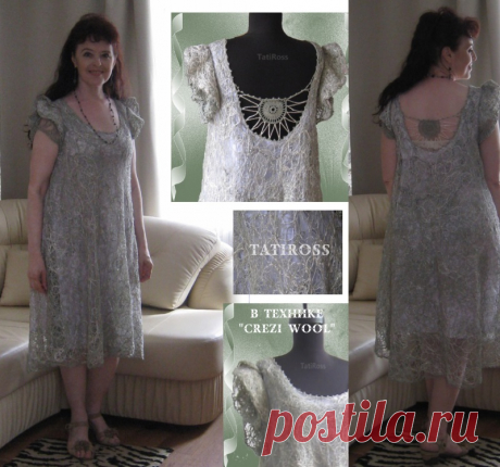 Поле ,русское поле .Ковыль ,знойный ветерок и простор . Это и явилось вдохновением для создания такого сарафанчика .Натуральный лен фисташкового и молочного цвета ,немного серебристого метанита .
Основная техника Crezi wool ,отделка и оформление крючком.Повторить невозможно,можно только аналогично .Сарафанчик расклешен к низу по форме - трапеция с небольшим шлейфом ,на подкладе ,спина открыта ,рукава сложные :два клинышка в технике crezi и сам фонарик сеточка связан крючком им же обвязаны края.