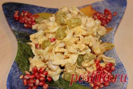 Куриный салат с капустой, ананасами и виноградом.
СОСТАВ:
Капуста белокочанная - 100 гр
Курица (филе) - 200 гр
Ананас - 100 гр
Виноград - 100 гр
Гранат - 50 гр
Майонез
Карри
Соль