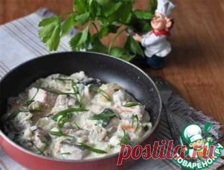 Лосось с грибами в сливочно-сырном соусе - кулинарный рецепт