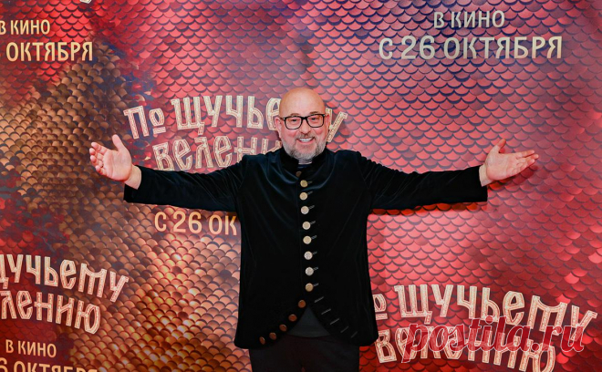 Фильм «По щучьему велению» обогнал по сборам «Последнего богатыря». Фильм «По щучьему велению» Александра Войтинского вышел в прокат в конце октября и на данный момент собрал более 2,2 млрд руб. Он стал восьмым самым кассовым фильмом в российском прокате за все время