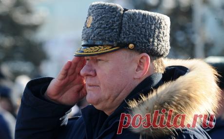 Командующим миротворцами ОДКБ в Казахстане назначили главу ВДВ России. Действиями миротворческих сил, направленных в Казахстан странами Организации договора о коллективной безопасности (ОДКБ), будет руководить командующий ВДВ России генерал-полковник Андрей Сердюков, сообщил официальный представитель Минобороны Игорь Конашенков.