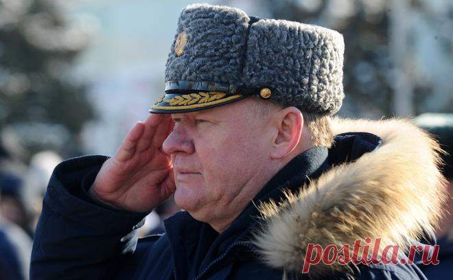 Командующим миротворцами ОДКБ в Казахстане назначили главу ВДВ России. Действиями миротворческих сил, направленных в Казахстан странами Организации договора о коллективной безопасности (ОДКБ), будет руководить командующий ВДВ России генерал-полковник Андрей Сердюков, сообщил официальный представитель Минобороны Игорь Конашенков.