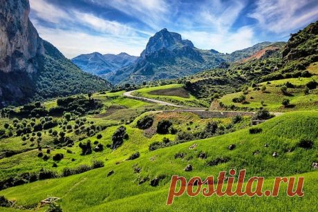 Get back to nature on a hike of the amazing Ourika Valley and get magnificent views of the Atlas Mountains, stunning waterfalls and Berber villages along the way.

https://sunnyexcursion.com/package/3-valley-tour-atlas-mountains/
