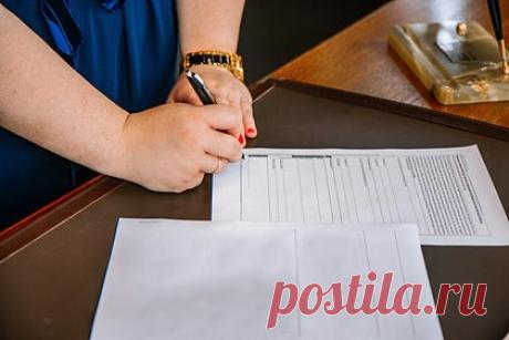 Доступ иностранцев к российским госзаказам усложнят. В правительстве одобрили законопроект Министерства финансов (Минфина) о единых правилах применения национального режима при госзаказах. Доступ иностранных поставщиков к ним усложнится, сообщает «Коммерсантъ». Соответствующий законопроект, который увеличит преференции компаниям из РФ, одобрили к внесению в Госдуму.