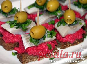 Канапе с сельдью и свеклой | Харч.ру - рецепты для любителей вкусно поесть