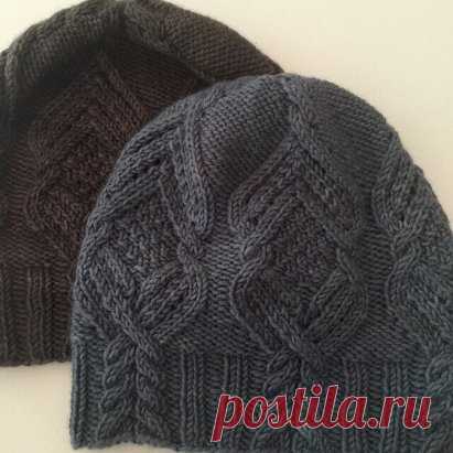 Шапочка с рельефным ромбом - схема и описание.
автор шапки mariza_handmade
Шапочка вяжется по кругу. Раппорт узора 19 петель следовательно, связав образец, рассчитав сколько петель вам нужно на ваш размер, округляем это количество так, чтобы оно было кратно 19. +1 петля для того, чтобы сомкнуть наборный ряд в круг.
Высота шапочки определяется расчётами.
Убавки совершаются в той части узора, где изнаночная гладь, между косами, равномерно распределяя петли убавок, чтобы не о...