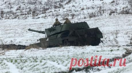 От «Краба» до «Леопарда»: Минобороны РФ сообщило об уничтожении техники стран Запада в течение суток. Российские военнослужащие в течение прошедших суток уничтожили различную боевую технику, которую страны Запада поставили киевскому режиму. Как следует из сводки Минобороны РФ, были поражены самоходная артиллерийская установка Panzerhaubitze 2000 (ФРГ), танк Leopard (ФРГ), орудие М119 (США), бронетранспортёры М113 (США), САУ М109 Paladin (США), артиллерийская система М777 (США), САУ Krab…