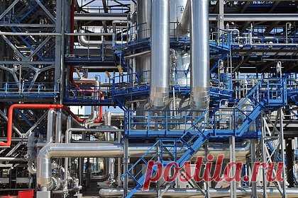 Астраханский газоперерабатывающий завод остановил производство бензина. Производство на Астраханском газоперерабатывающем заводе (ГПЗ) остановлено с 30 марта, выпуск бензина и других нефтепродуктов не производится, сообщили в пресс-службе ООО «Газпромпереработка». Из-за проблемы с трубопроводом прекращена работа установки по первичной переработке конденсата.