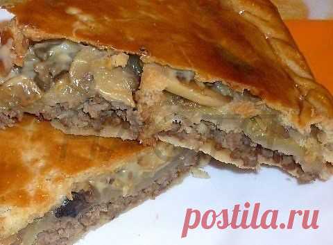 Пирог с мясом и грибами из пивного теста.
