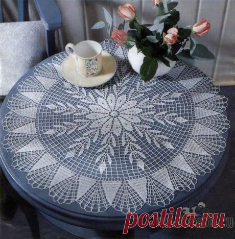 Нежная салфетка крючком
схема по ссылке:       https://povjazem.ru/vyazanie-dlya-doma/salfetki-skatert/nezhnaya-salfetka-kryuchkom