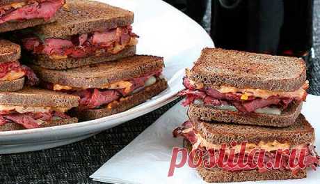 Сэндвич «Рубен» с говядиной - Академия T-Bone Сэндвич «Рубен» — это классический американский горячий бутерброд.Сегодня мы поделимся с вами классическим рецептом сэндвича «Рубен»