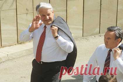 Глеб Павловский назвал Ельцина сторонником идеи сохранения СССР. Президент РСФСР Борис Ельцин был сторонником идеи сохранения Советского Союза примерно до последней недели ноября 1991 года, рассказал в интервью «Ленте.ру» политтехнолог Глеб Павловский. Реализации возможности сохранить страну при этом не хотели многие представители номенклатуры, в том числе в окружении Ельцина.