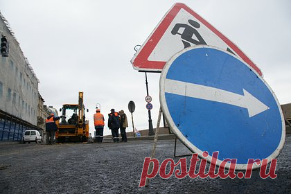 Опасную трассу перекрыли в российском регионе. Автомобильное движение по трассе Тюмень — Тобольск — Ханты-Мансийск временно перекрыли. Ограничения были введены на участке с 436-го по 542-й километр в Тюменской области и участке с 572-го по 698-й километр в Ханты-Мансийском АО, где ведутся работы по противогололедной обработке дорожного полотна.