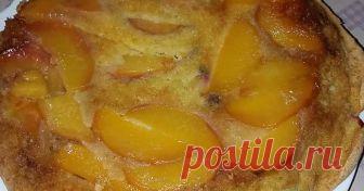 Пирог с фруктами перевёртыш Автор рецепта Инна Пирог с фруктами перевёртыш - пошаговый рецепт с фото. Этот рецепт пирога я нашла в просторах интернета лет 5 назад, и мы его облюбовали.