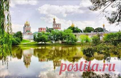 Novodevichy Convent with the Kremlin wall and surrounded by red and white towers erected in 1524﻿