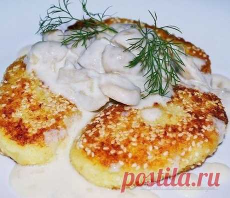 КАРТОФЕЛЬНЫЕ КОТЛЕТЫ С ГРИБНЫМ СОУСОМ. - МирТесен