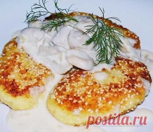 КАРТОФЕЛЬНЫЕ КОТЛЕТЫ С ГРИБНЫМ СОУСОМ. - МирТесен