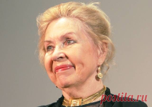 Услышав о разводе, он разрыдался. Любовь и измены в жизни Инны Макаровой  Как актриса пришла к разводу в браке на всю жизнь?
На что Инна Ивановна променяла свою жизнь с любимым мужем?
Зачем она ушла от мужа?
Почему ей пришлось скрываться и переезжать с места на место?
Об этом и не только в программе.
Инна Макарова и Андрей Тарковский.
Их любовь была очень яркой и страстной.
Когда Инна Макарова впервые увидела Андрея Тарковского, ей было 25, а ему - 41.
После их встречи она была совершенно поко…