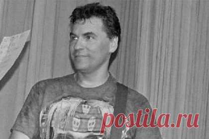 Музыкант впал в кому и умер после драки с российским чиновником на фаер-шоу. В Республике Коми музыкант и звукорежиссер Виктор Фатеев впал в кому и умер после драки с первым заместителем руководителя администрации Печоры Андреем Канищевым. Случившееся подтвердили в региональном Минздраве. Конфликт между Фатеевым и российским чиновником произошел еще 20 августа на площади Юбилейной.