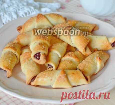 Рогалики с консервированной вишней