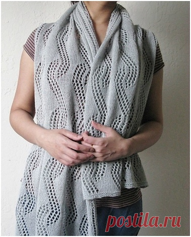 Широкий ажурный палантин узором с S-образным ажуром. Спицами. Схема. / knittingideas.ru